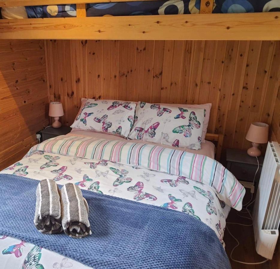 Unique Sheperds Hut Private Hot Tub, Ensuite & Kitchenette Clodock Exteriér fotografie